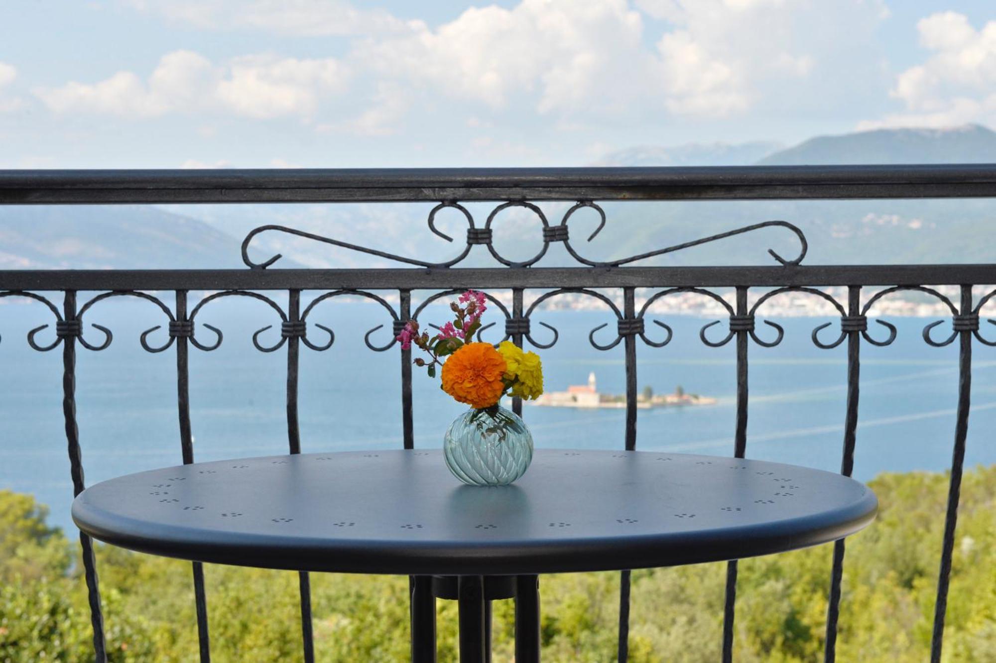 Villa Vista Azzurra Tivat Exterior photo